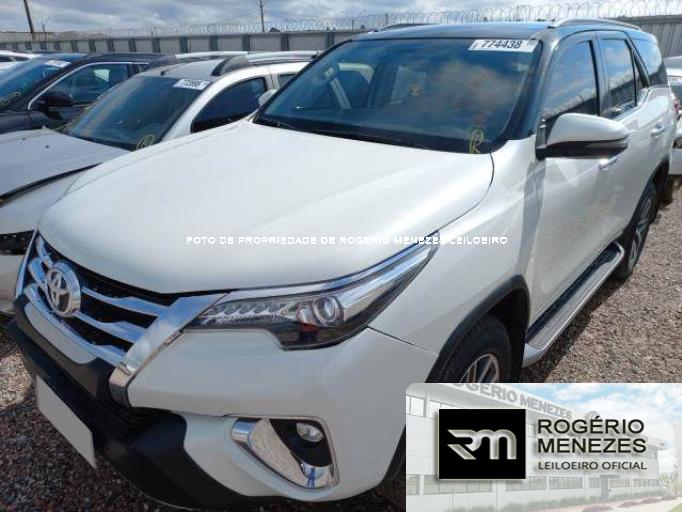 TOYOTA HILUX SW4 19/19 