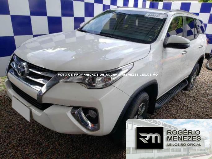 TOYOTA HILUX SW4 19/19